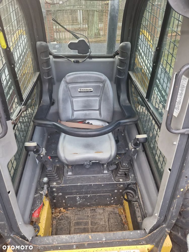 New Holland L216 - 6