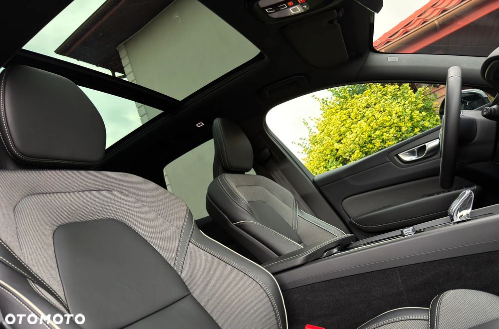 Volvo XC 60 B4 D AWD Plus Dark - 9