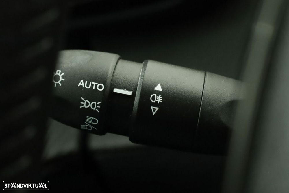 Peugeot 2008 1.2 PureTech Allure - 16