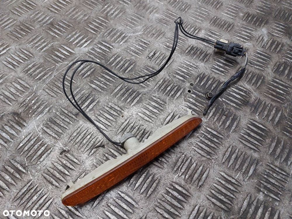 KIERUNKOWSKAZ OBRYSÓWKA ZDERZAKA PRAWY PRZÓD VOLVO V40 I LIFT 30621938 - 1