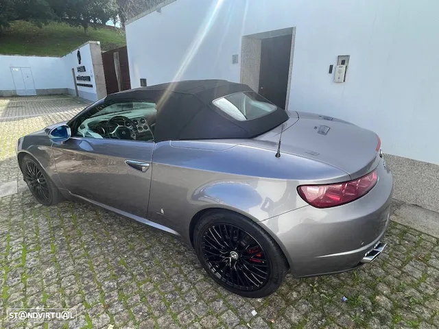 Alfa Romeo Spider - 4