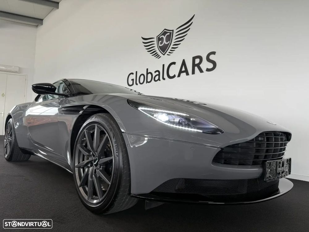 Aston Martin DB11 Coupé - 52