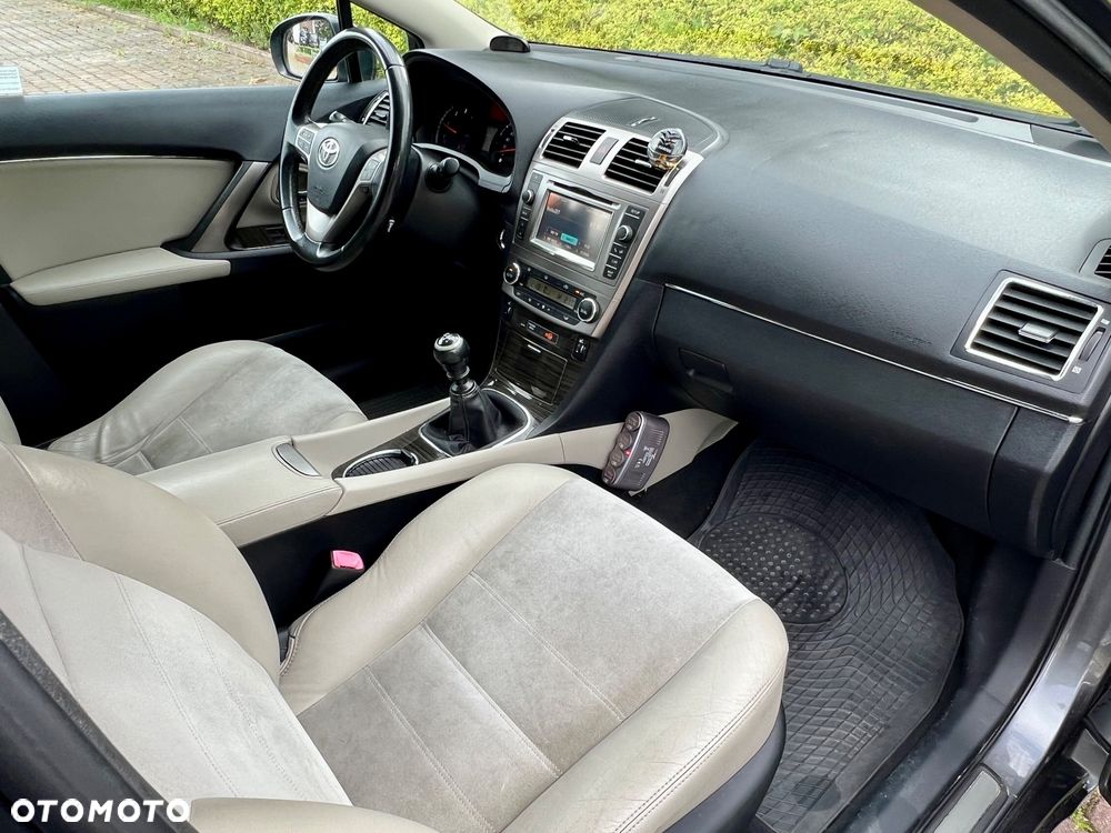Toyota Avensis 2.2 D-CAT Prestige NAVI - 30