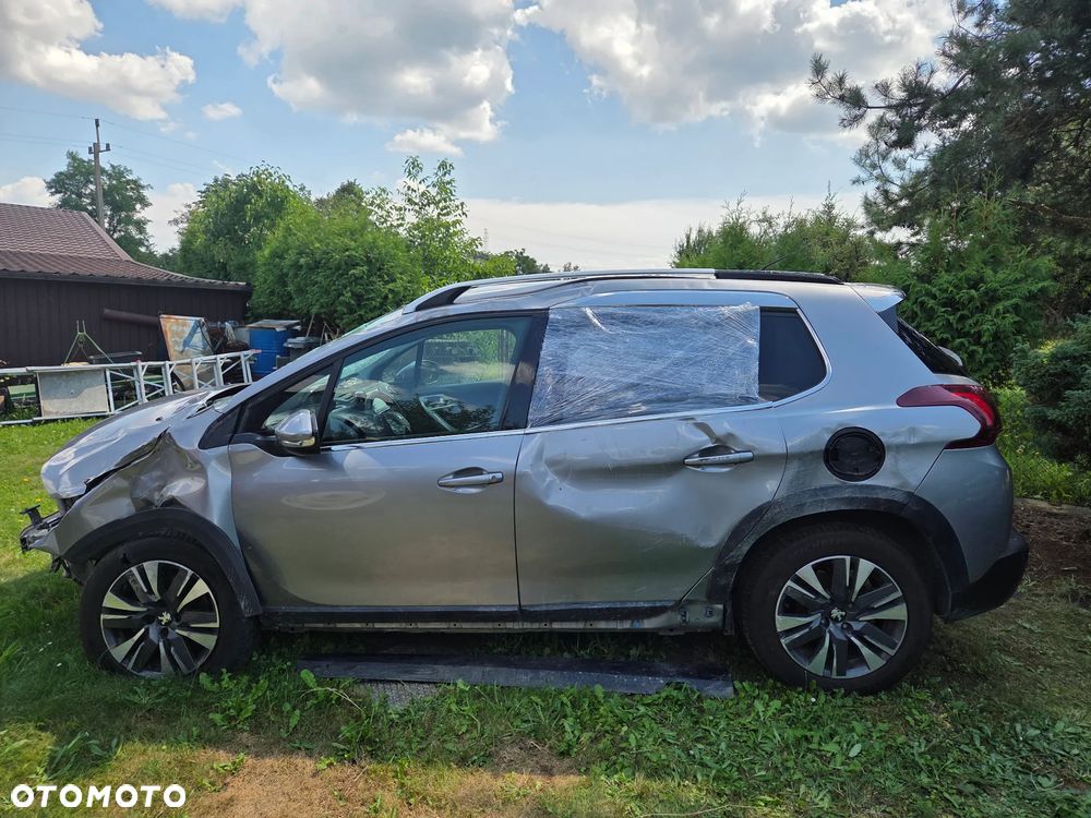 Peugeot 2008 1.2 PureTech Allure S&S - 4
