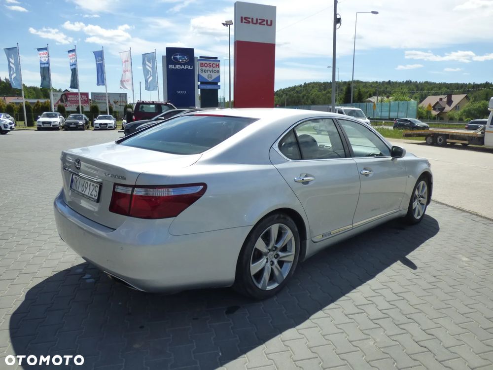 Lexus LS 600h L Superior - 7