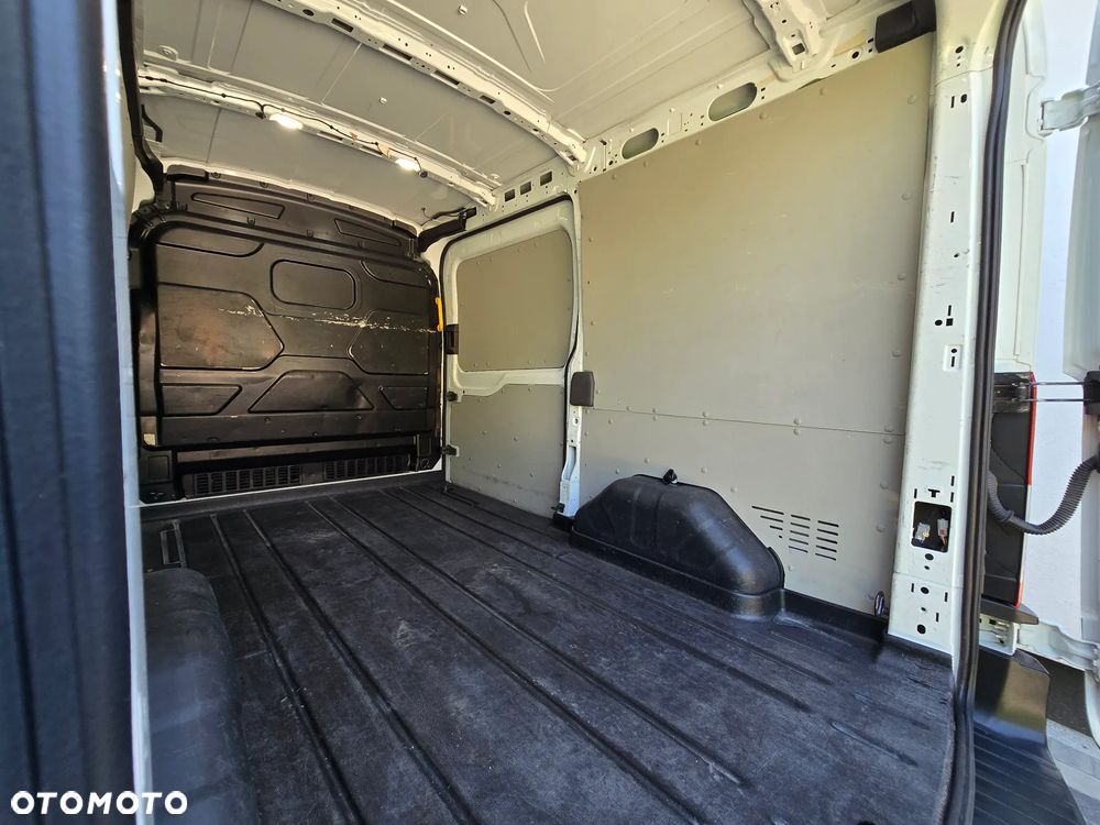 Ford TRANSIT EcoBlue Hybrid - 32