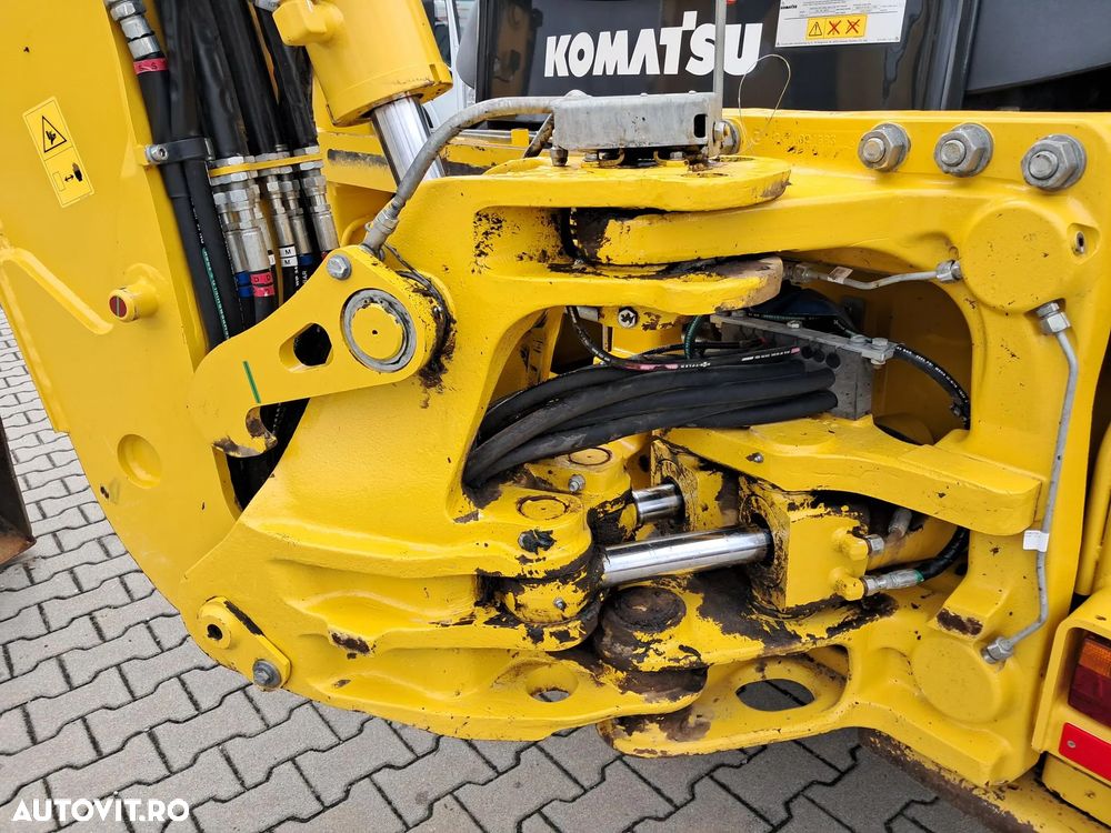 Komatsu wb93r-8 4x4 cupa multifunctionala 4 cupe brat telescopic - 9