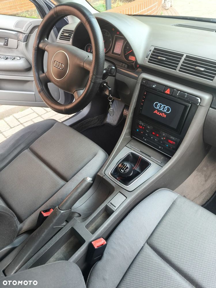 Audi A4 Limousine - 13
