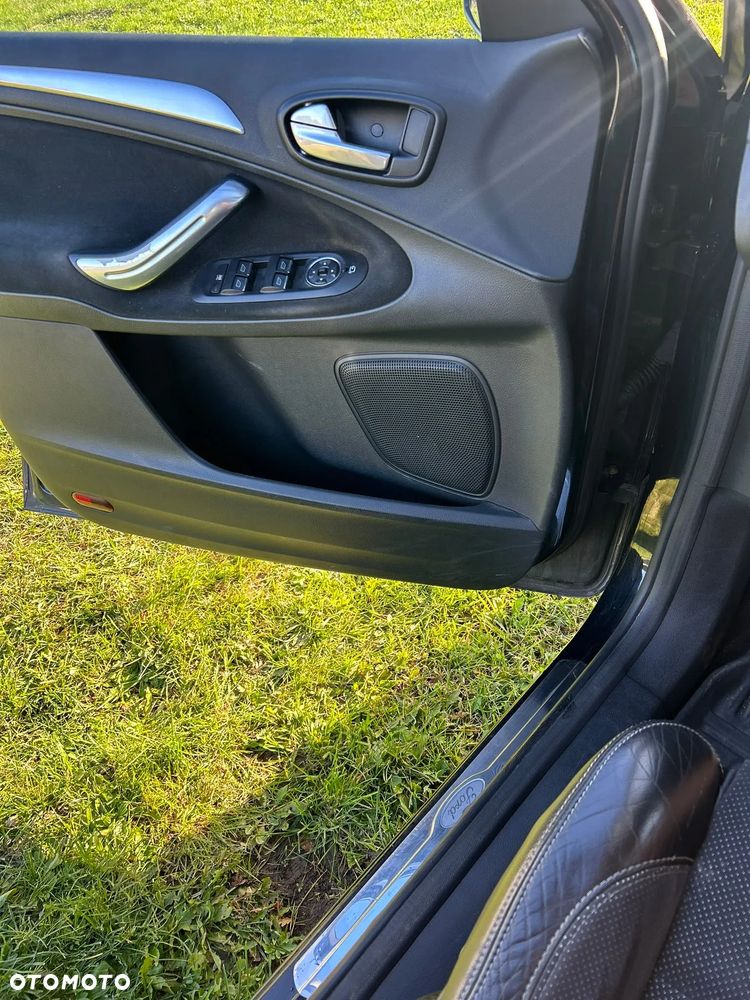 Ford S-Max - 17