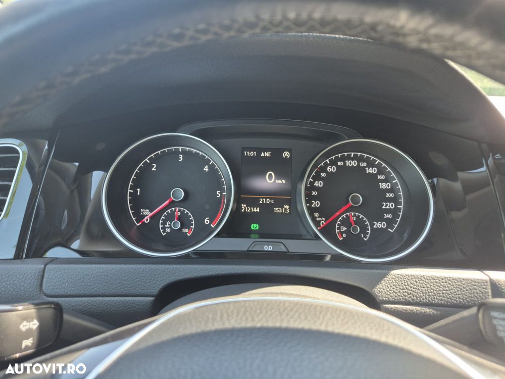 Volkswagen Golf - 23