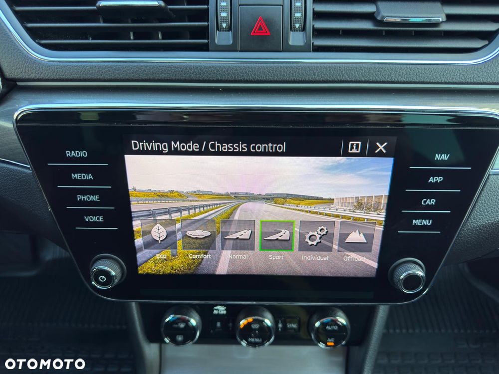 Skoda Superb 2.0 TDI SCR 4x4 Scout DSG - 26