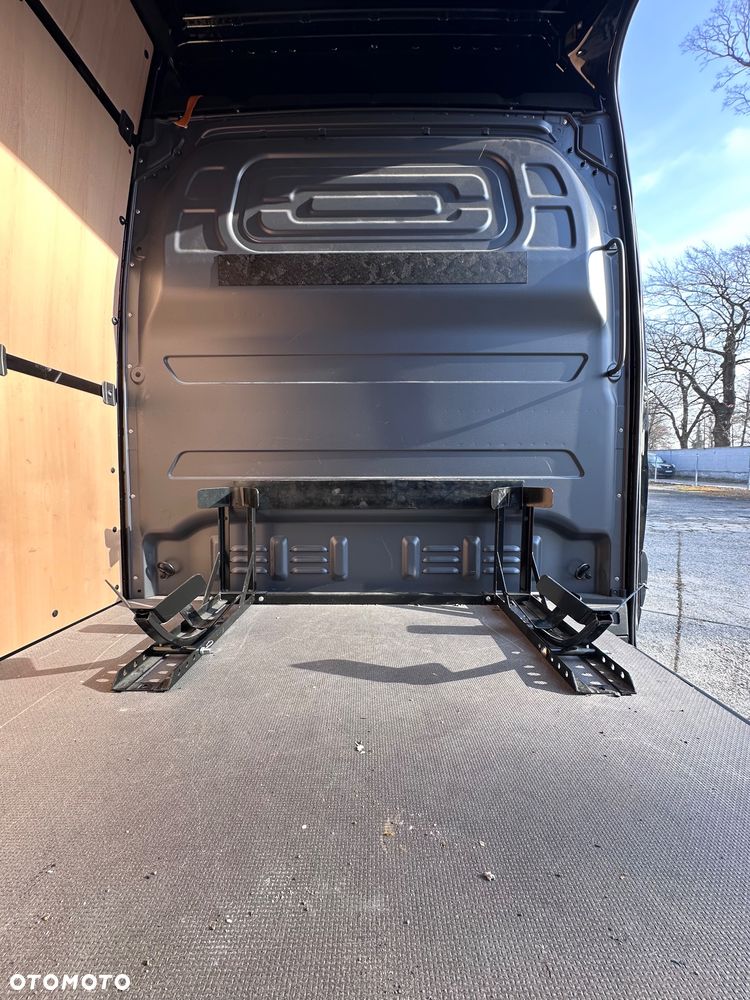 Mercedes-Benz Sprinter - 17