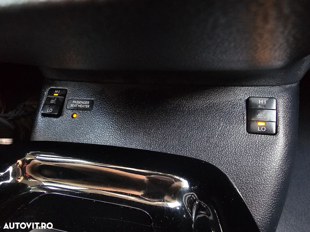 Toyota Prius (Hybrid) Life - 26