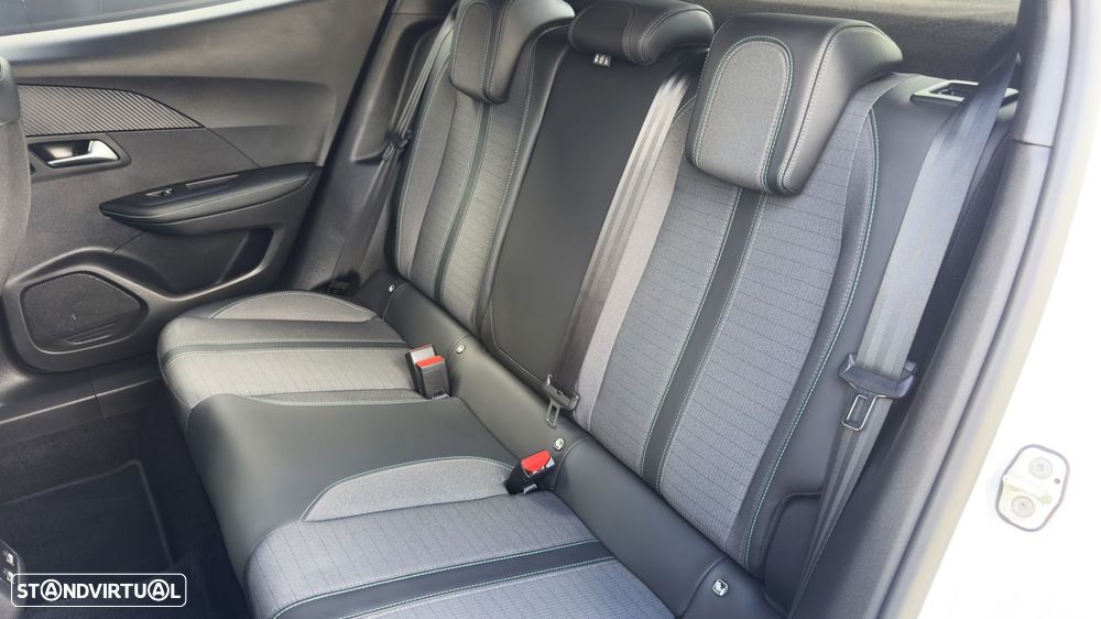 Peugeot 2008 1.2 PureTech Allure Pack EAT8 - 29