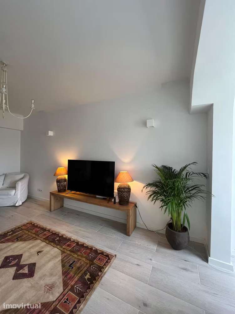 Apartamento T1 com cozinha separada em Carcavelos - Grande imagem: 2/22