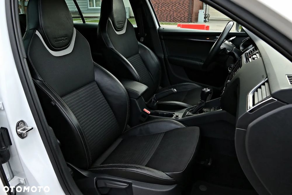 Skoda Octavia 2.0 TDI DSG RS - 20