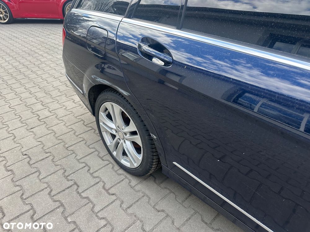 Mercedes-Benz Klasa C 180 CGI Automatik BlueEFFICIENCY Avantgarde - 38