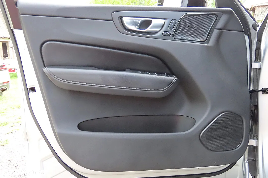 Volvo XC 60 B5 D AWD Ultimate Dark - 23