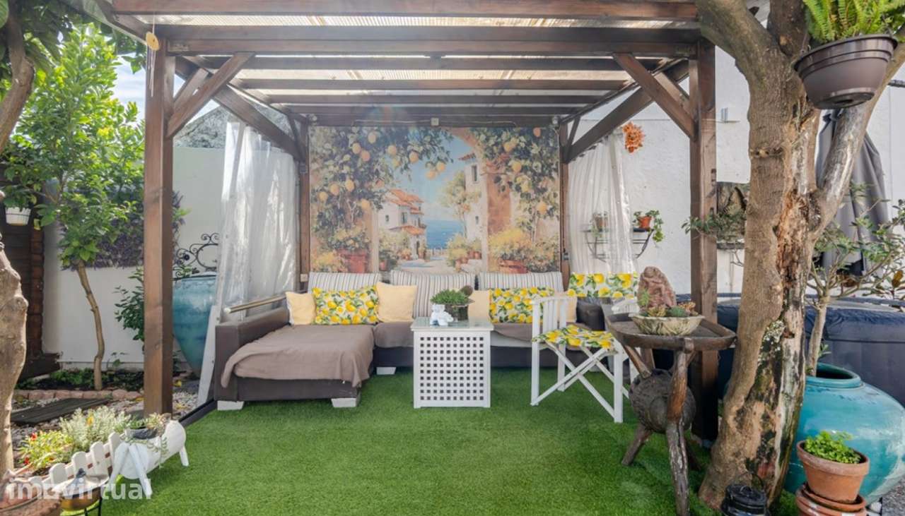 Moradia clássica V3 com pátio e jardim no Porto - Grande imagem: 2/25