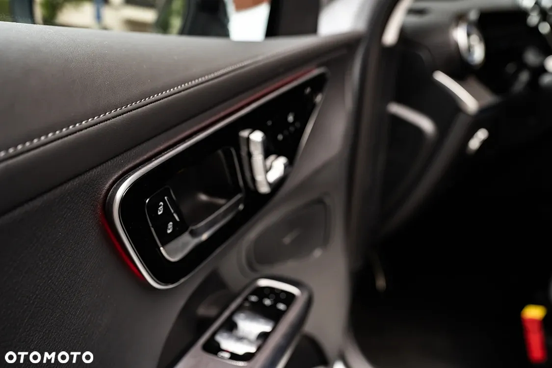 Mercedes-Benz GLC 300 e 4-Matic AMG Line - 10