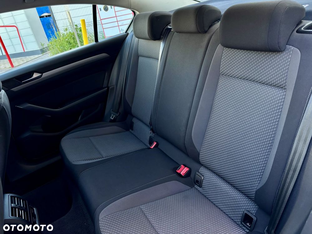 Volkswagen Passat 1.6 TDI BMT City - 19