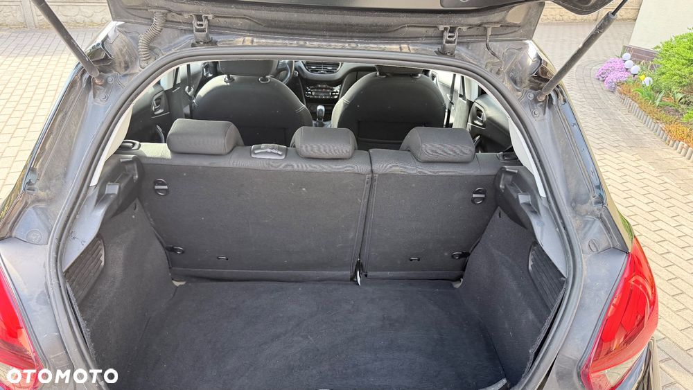 Peugeot 208 82 VTI Allure - 12