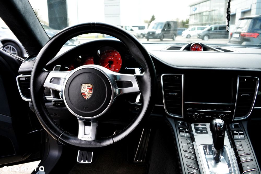 Porsche Panamera GTS - 38