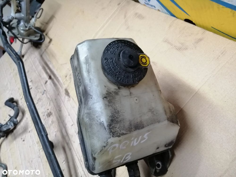 Toyota Prius II hybrid 1.5 16V pompa hamulcowa przewody zbiorniczek 47270-47010  132030-40120 - 17