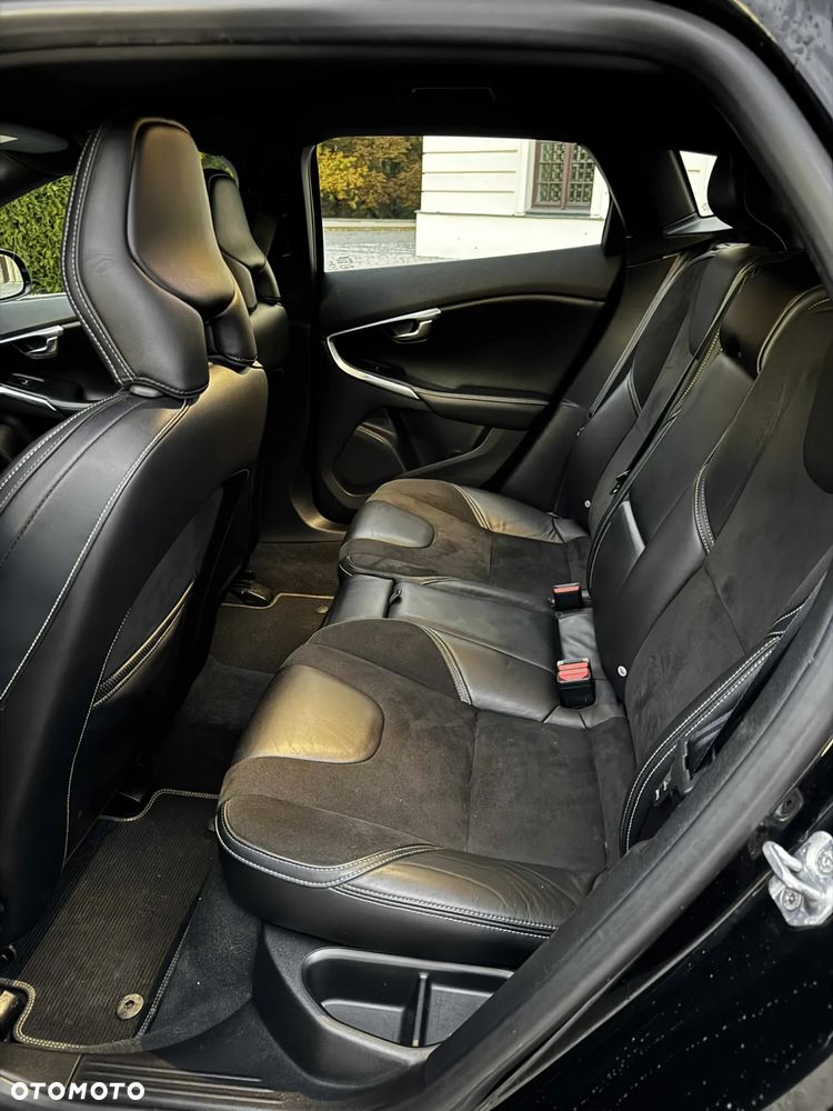 Volvo V40 D3 R-Design - 14