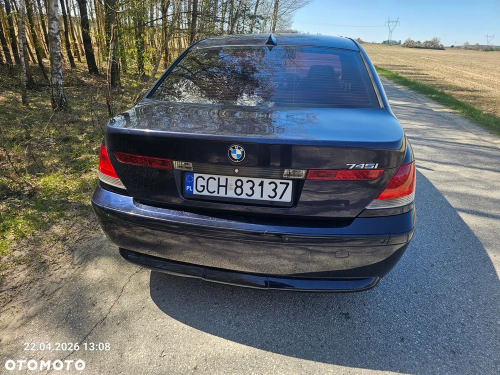 BMW Seria 7 745i - 11