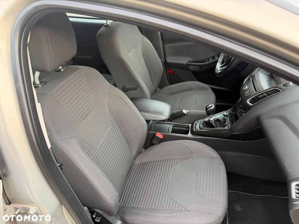Ford Focus 2.0 TDCi DPF Start-Stopp-System Titanium - 35