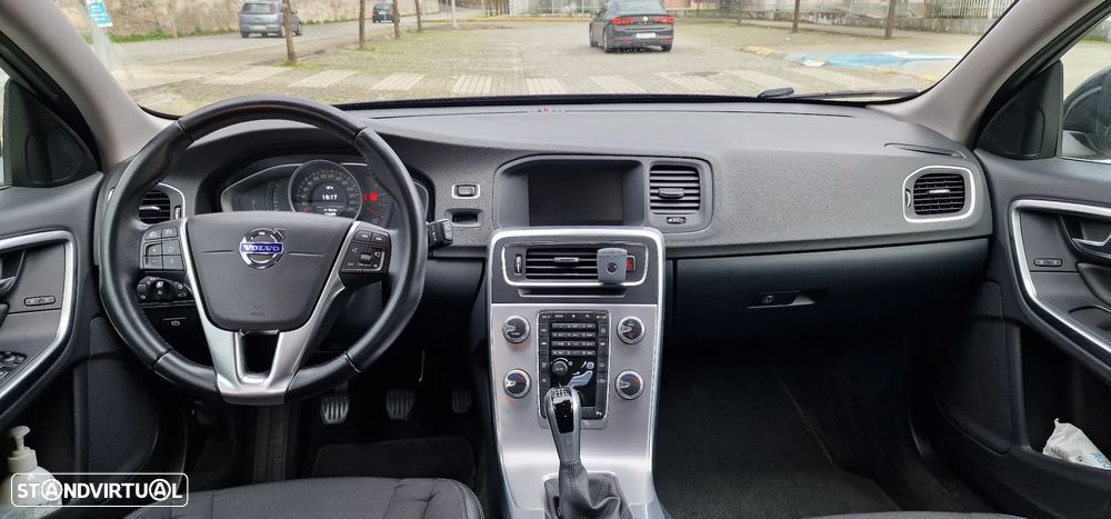 Volvo V60 2.0 D2 Momentum - 11
