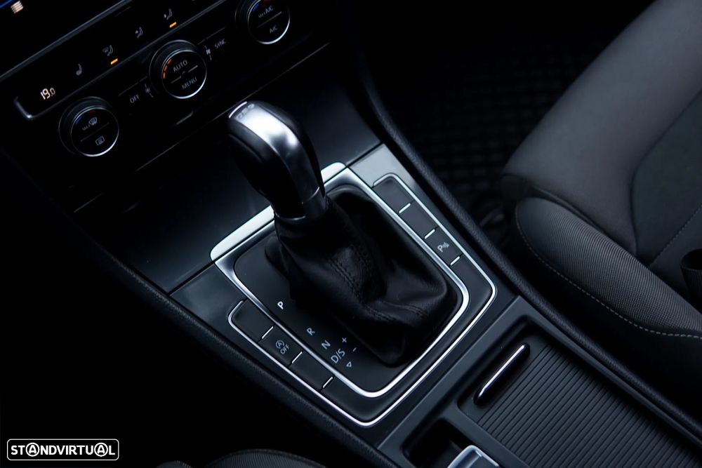 VW Golf 1.6 TDI R-Line DSG - 29