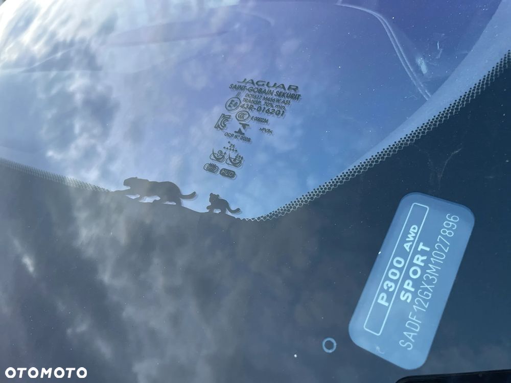 Jaguar E-Pace 2.0 P300 mHEV AWD 300 Sport - 28