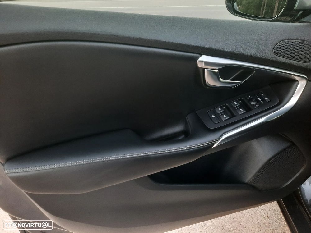 Volvo V40 1.6 D2 R-Design - 27