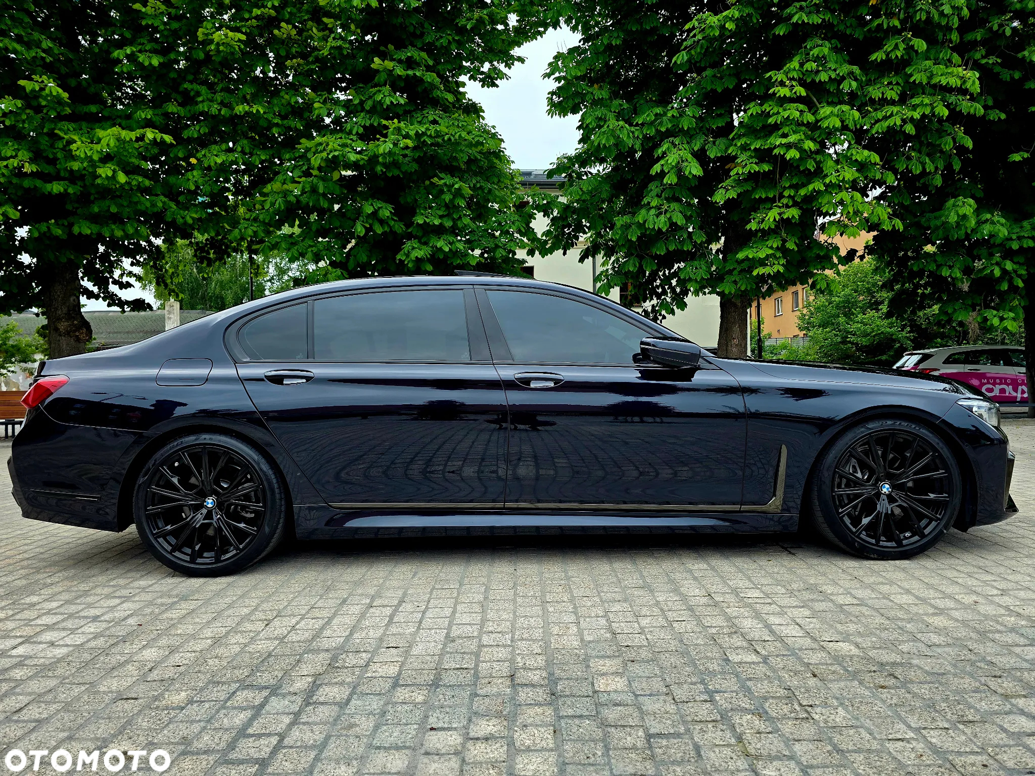 BMW Seria 7 740i - 32