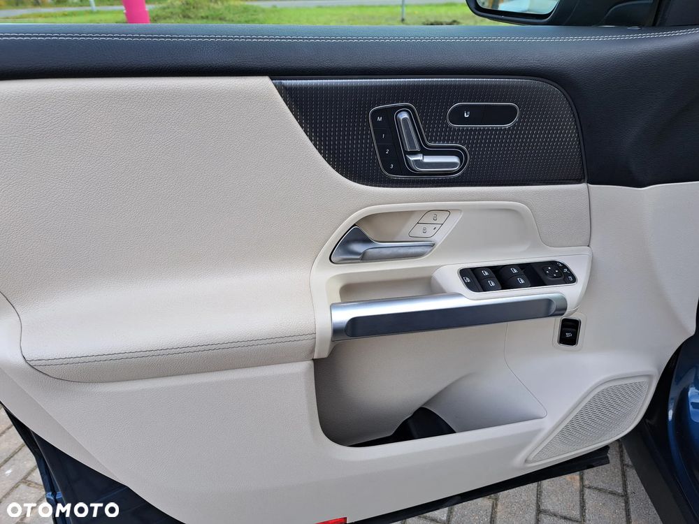 Mercedes-Benz GLB - 30