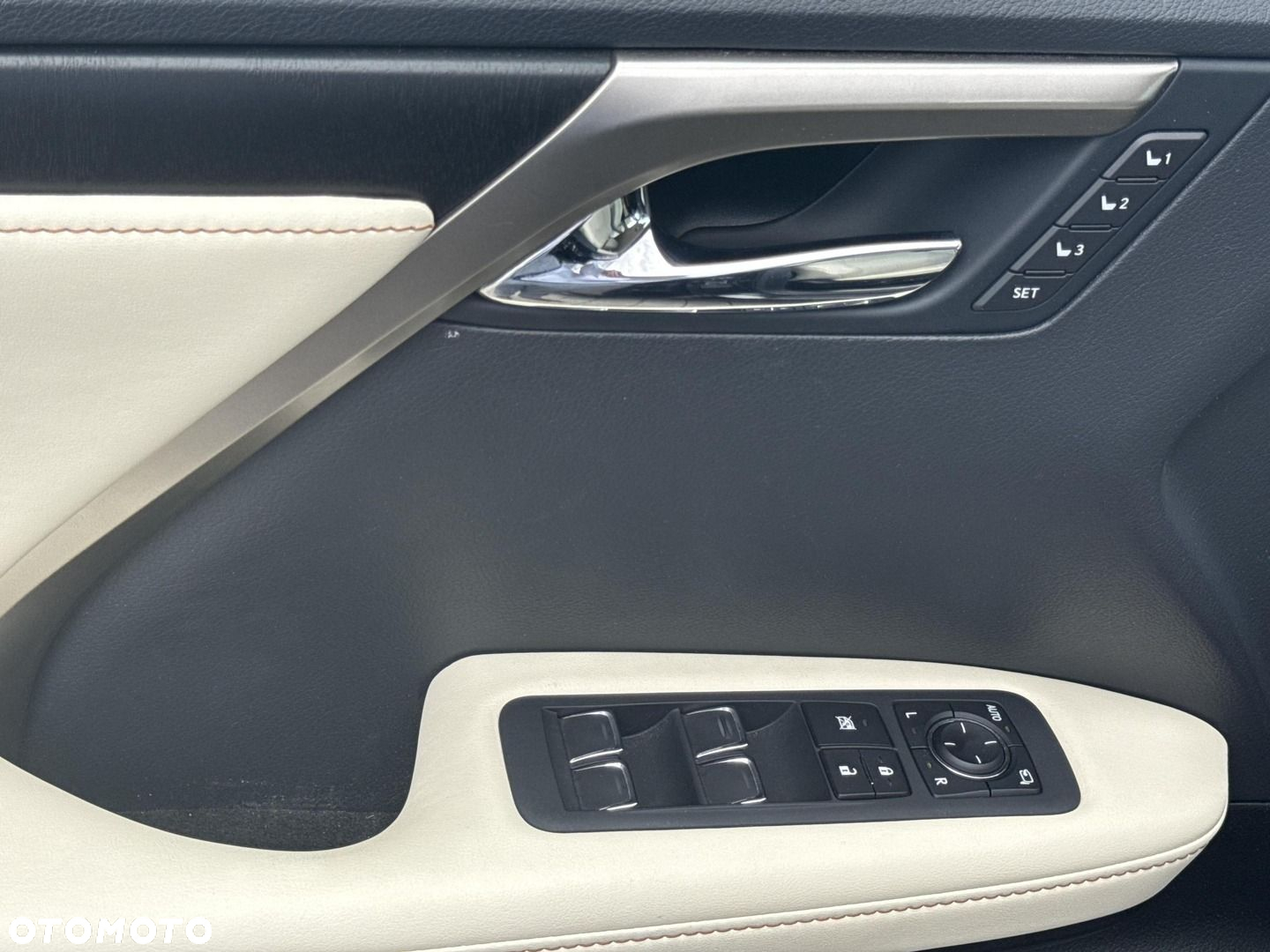 Lexus RX - 10