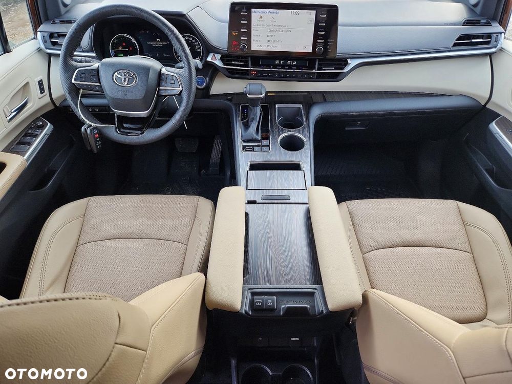 Toyota Sienna - 9