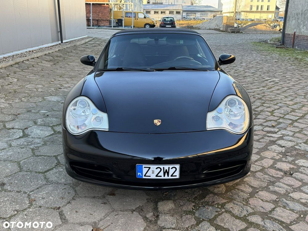 Porsche 911 Carrera 4 Cabrio - 2