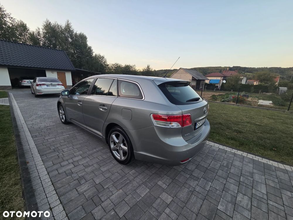 Toyota Avensis 2.0 D-4D Luna - 6