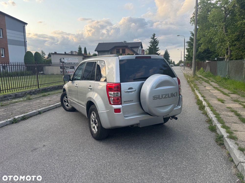 Suzuki Grand Vitara 2.0 - 12