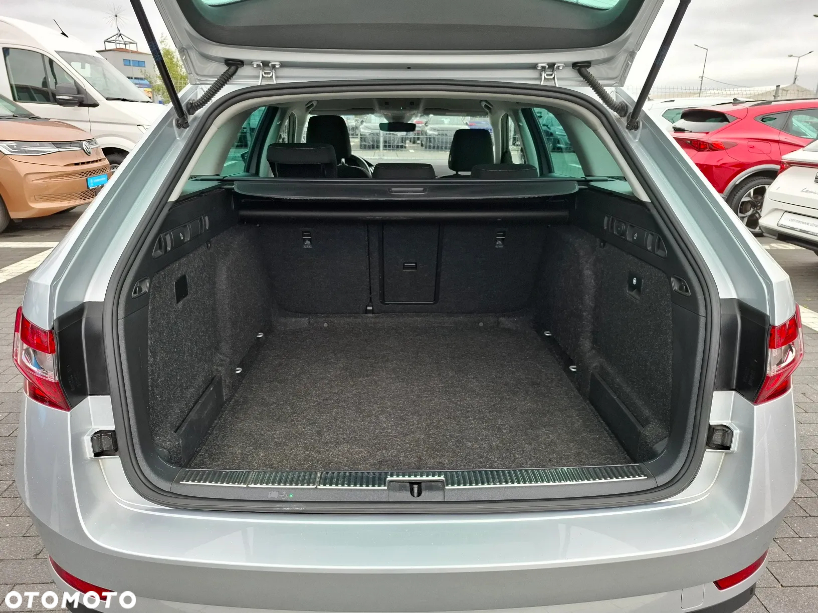 Skoda Superb Combi 2.0 TDI DSG Ambition - 14