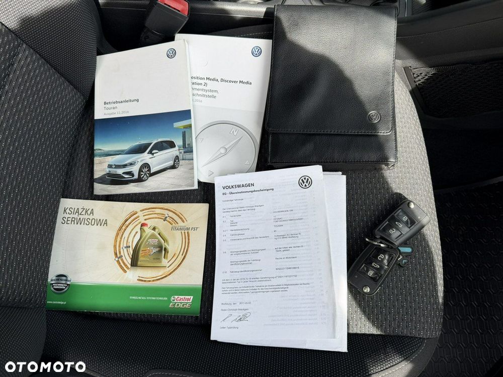 Volkswagen Touran - 32