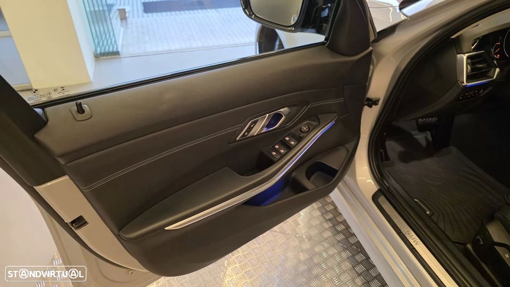 BMW 318 d Line Sport Auto - 36