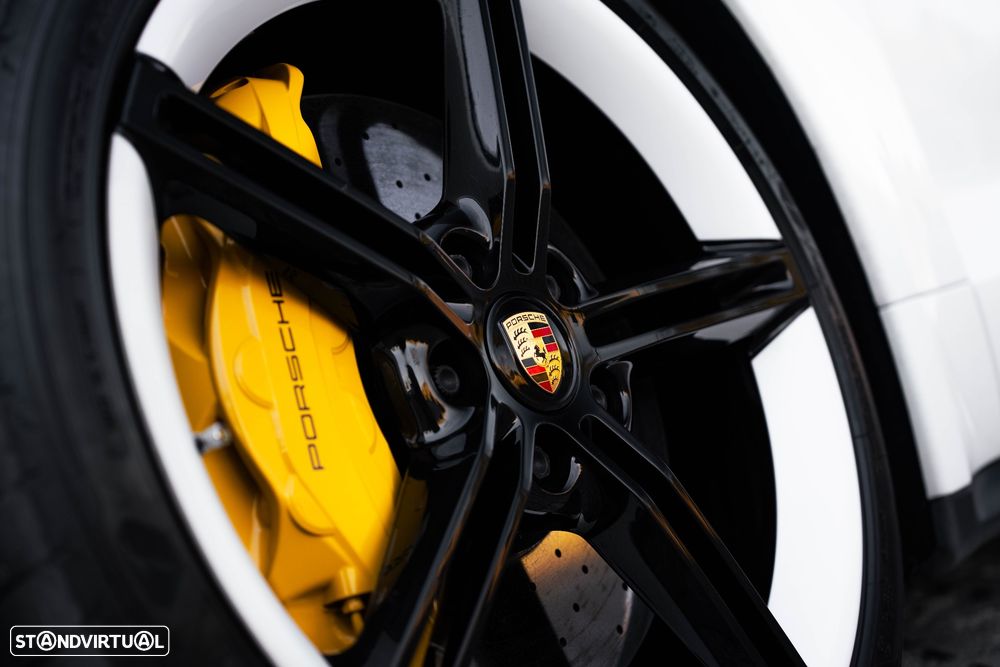 Porsche Taycan Turbo S - 15