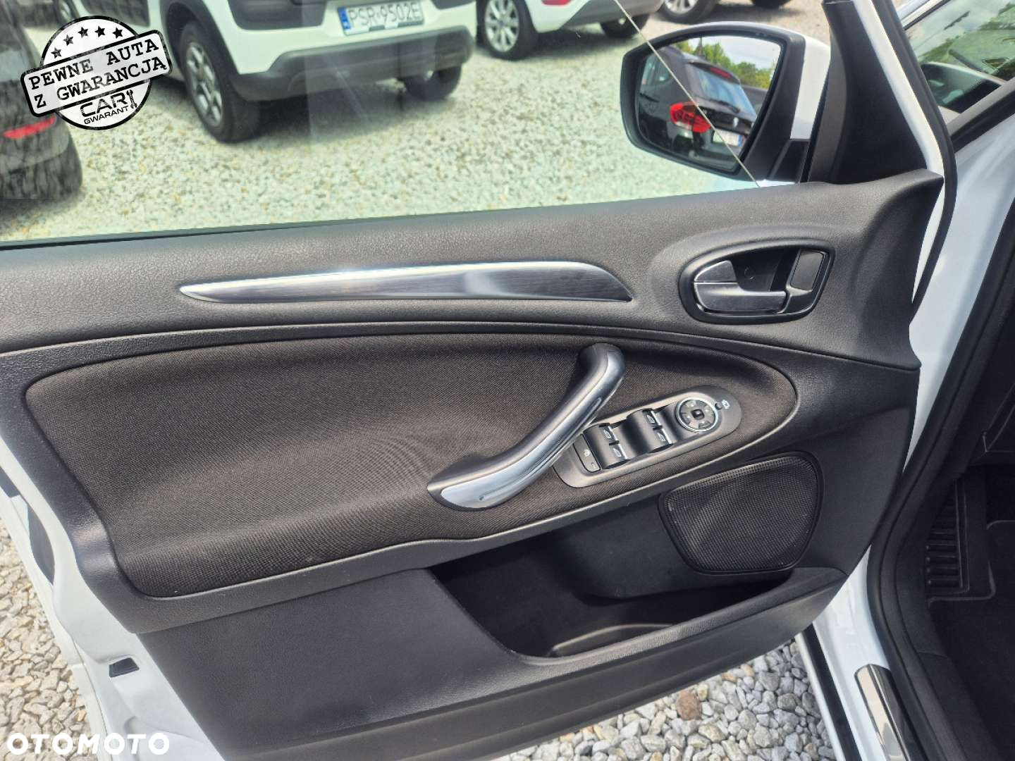 Ford S-Max - 11
