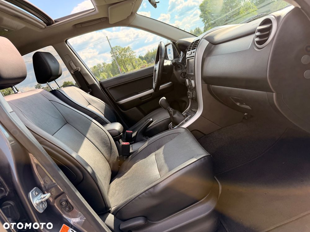 Suzuki Grand Vitara 1.9 DDiS Comfort DPF Family - 24