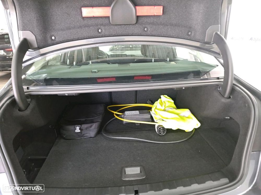 BMW 330 e Auto - 11