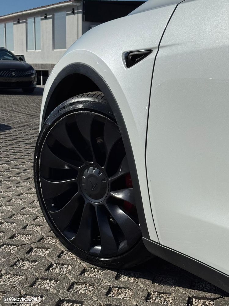 Tesla Model Y Performance Dual Motor AWD - 10